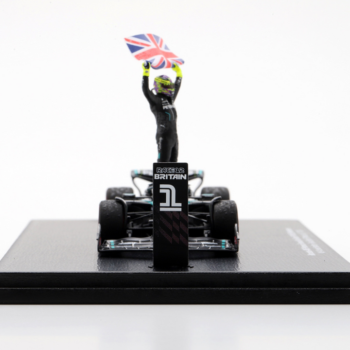 Lewis Hamilton - British GP 2024 Special Figure Edition (With Flag) Mercedes F1 W15 1:43 Spark Model Car
