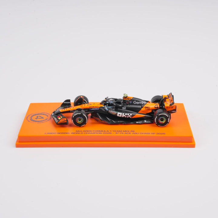Scale 1:64 Lando Norris Abu Dhabi GP 2025 World Champion McLaren MCL39 With Figurine & Pitboards- 1:64 Minichamps Model Car