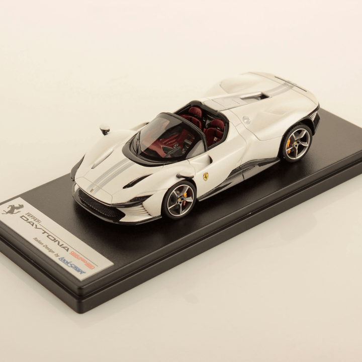Ferrari Daytona SP3 Scale 1:43 Pearl White - Looksmart
