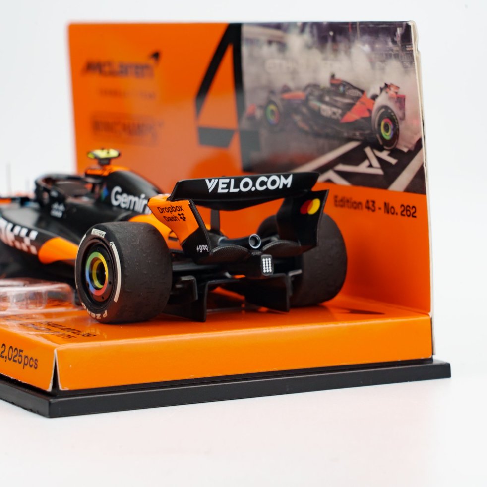 Lando Norris Abu Dhabi GP 2025 World Champion McLaren MCL39 With Figurine &amp; Pitboards - Minichamps Model Car 1:43-1:18-1:12 Scale