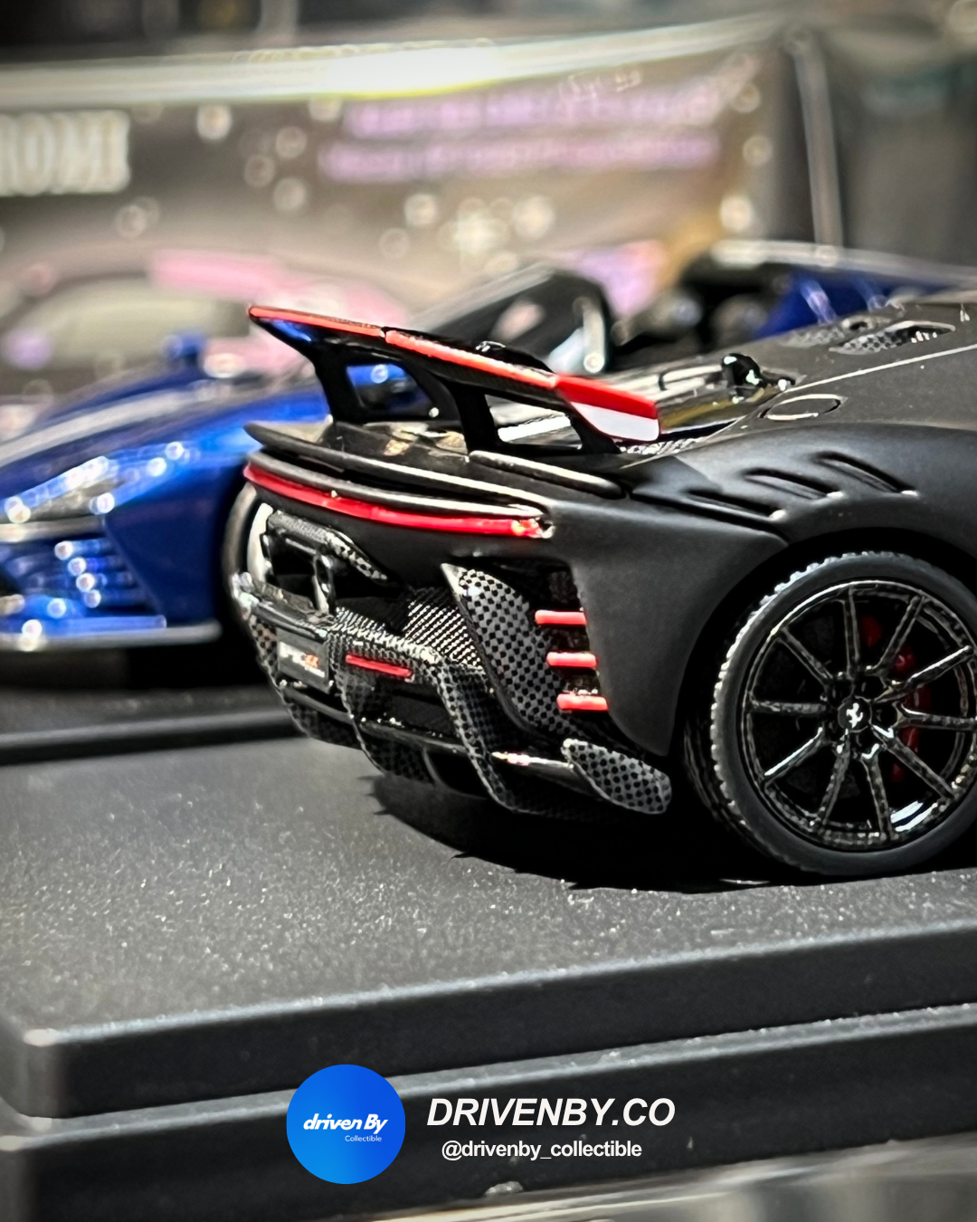 Ferrari SF90 XX Stradale Matt Bl/Shiny BI Roof - 1:43 Looksmart