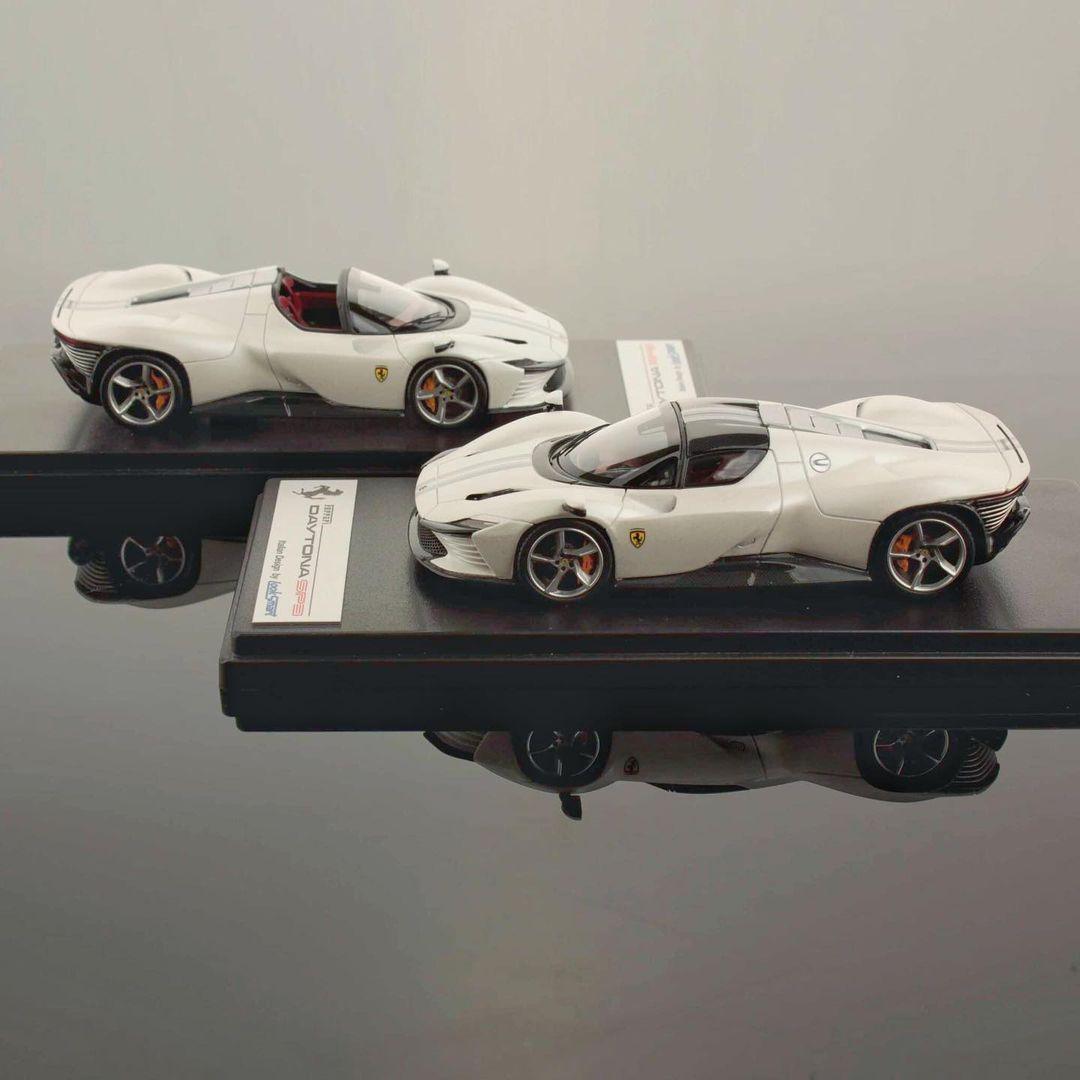 Ferrari Daytona SP3 Scale 1:43 Pearl White - Looksmart