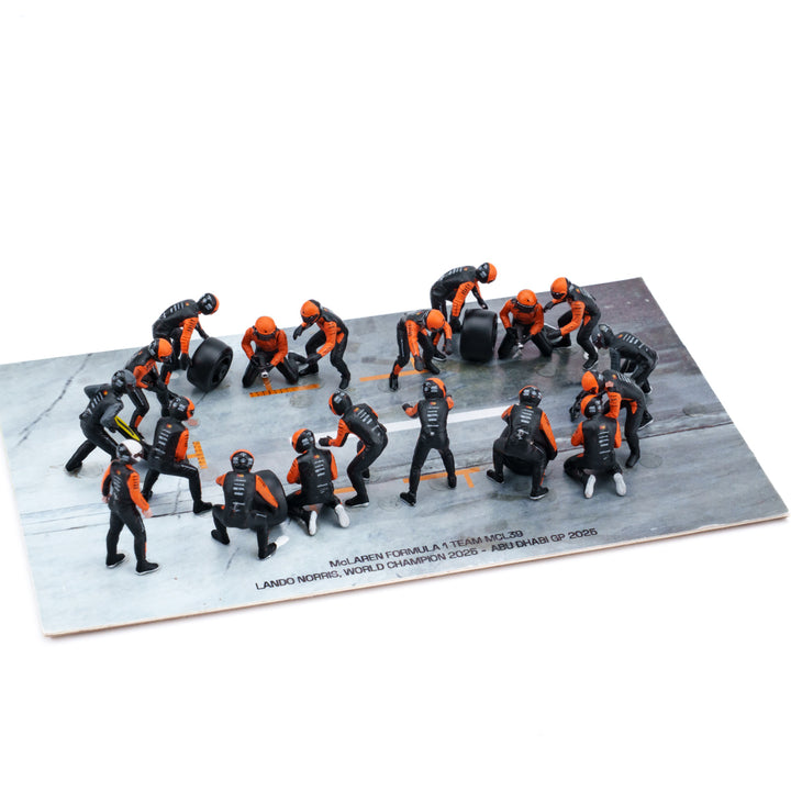 McLaren MCL39 2025 Abu Dhabi GP 1:64 Pit Stop Diorama Crew Figure Set - Minichamps