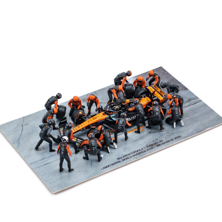 McLaren MCL39 2025 Abu Dhabi GP 1:64 Pit Stop Diorama Crew Figure Set - Minichamps