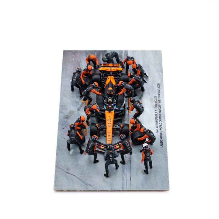 McLaren MCL39 2025 Abu Dhabi GP 1:64 Pit Stop Diorama Crew Figure Set - Minichamps