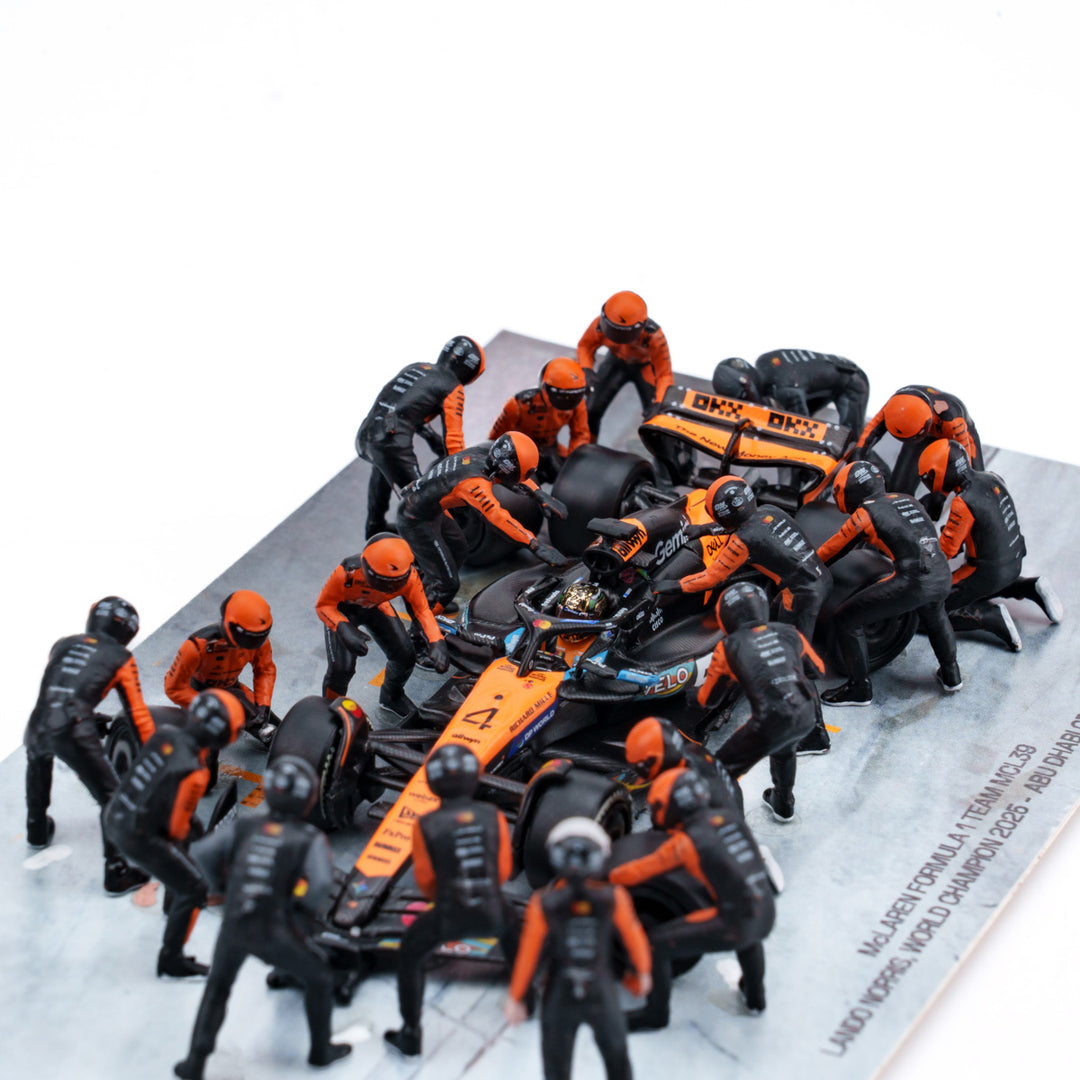 McLaren MCL39 2025 Abu Dhabi GP 1:64 Pit Stop Diorama Crew Figure Set - Minichamps
