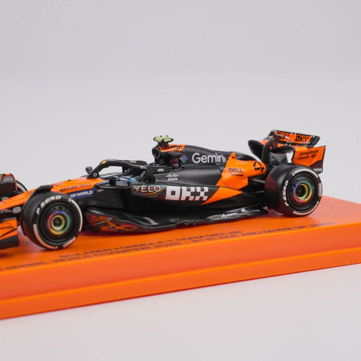 Scale 1:64 Lando Norris Abu Dhabi GP 2025 World Champion McLaren MCL39 With Figurine & Pitboards- 1:64 Minichamps Model Car