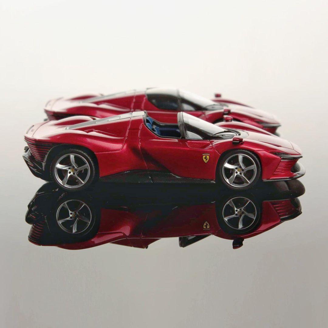Ferrari Daytona SP3 Scale 1:43 Rosso Corsa - Looksmart