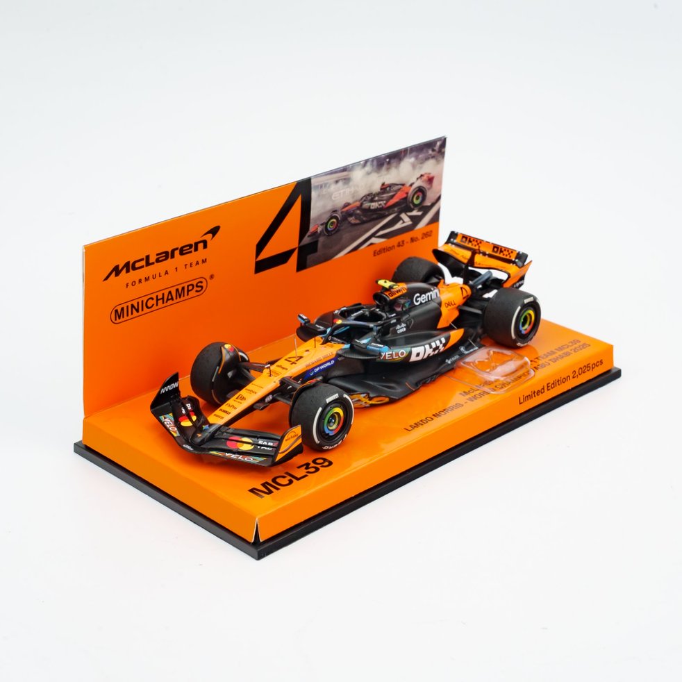 Lando Norris Abu Dhabi GP 2025 World Champion McLaren MCL39 With Figurine &amp; Pitboards - Minichamps Model Car 1:43-1:18-1:12 Scale