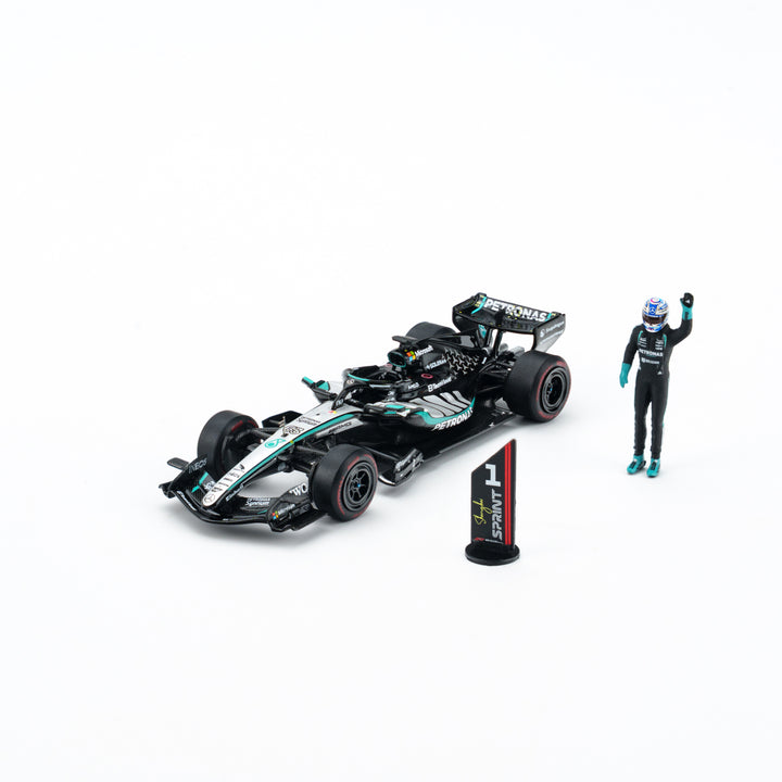 Scale 1:64 George Russell Sprint victory Chinese GP 2026 Mercedes W17 With Figurine &amp; Pitboards- 1:64 Minichamps Model Car