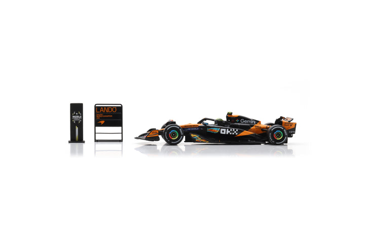 Scale 1:64 Lando Norris Abu Dhabi GP 2025 F1 World Champion McLaren MCL39 With Pitboard - Spark 1:64 Model