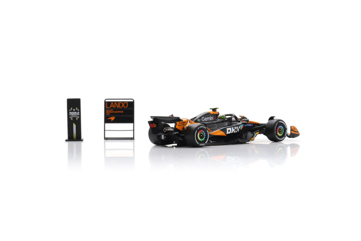 Scale 1:64 Lando Norris Abu Dhabi GP 2025 F1 World Champion McLaren MCL39 With Pitboard - Spark 1:64 Model