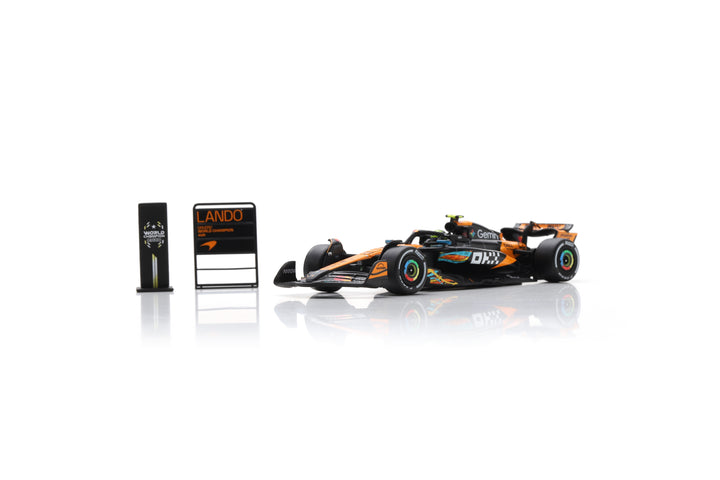 Scale 1:64 Lando Norris Abu Dhabi GP 2025 F1 World Champion McLaren MCL39 With Pitboard - Spark 1:64 Model