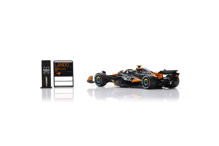 Scale 1:64 Lando Norris Abu Dhabi GP 2025 F1 World Champion McLaren MCL39 With Pitboard - Spark 1:64 Model