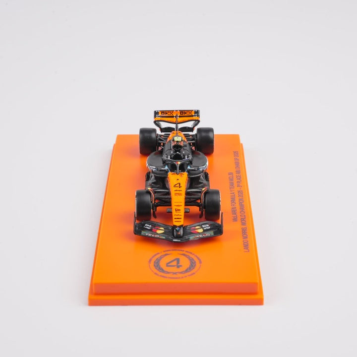 Scale 1:64 Lando Norris Abu Dhabi GP 2025 World Champion McLaren MCL39 With Figurine & Pitboards- 1:64 Minichamps Model Car