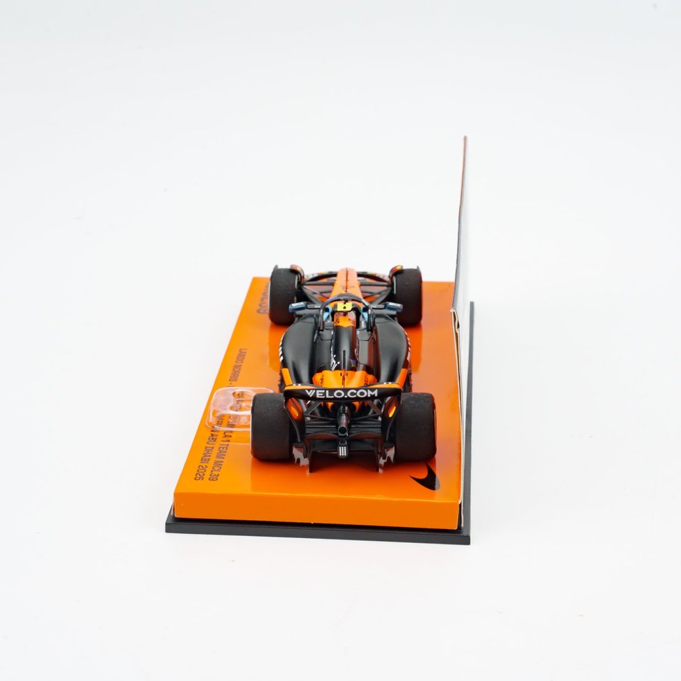 Lando Norris Abu Dhabi GP 2025 World Champion McLaren MCL39 With Figurine &amp; Pitboards - Minichamps Model Car 1:43-1:18-1:12 Scale
