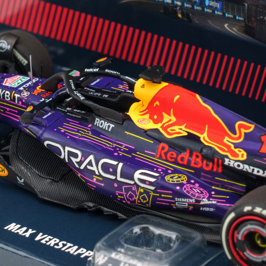 Max Verstappen Red Bull RB19 Winner Vegas GP 2023 With Figurine &amp; Pitboards 1:43 Minichamps Model Car