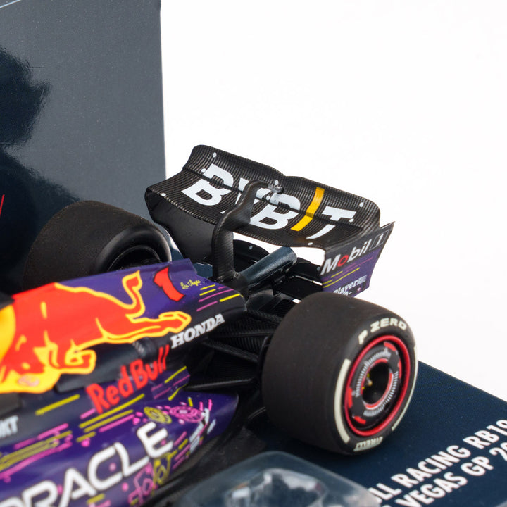 Max Verstappen Red Bull RB19 Winner Vegas GP 2023 With Figurine &amp; Pitboards 1:43 Minichamps Model Car