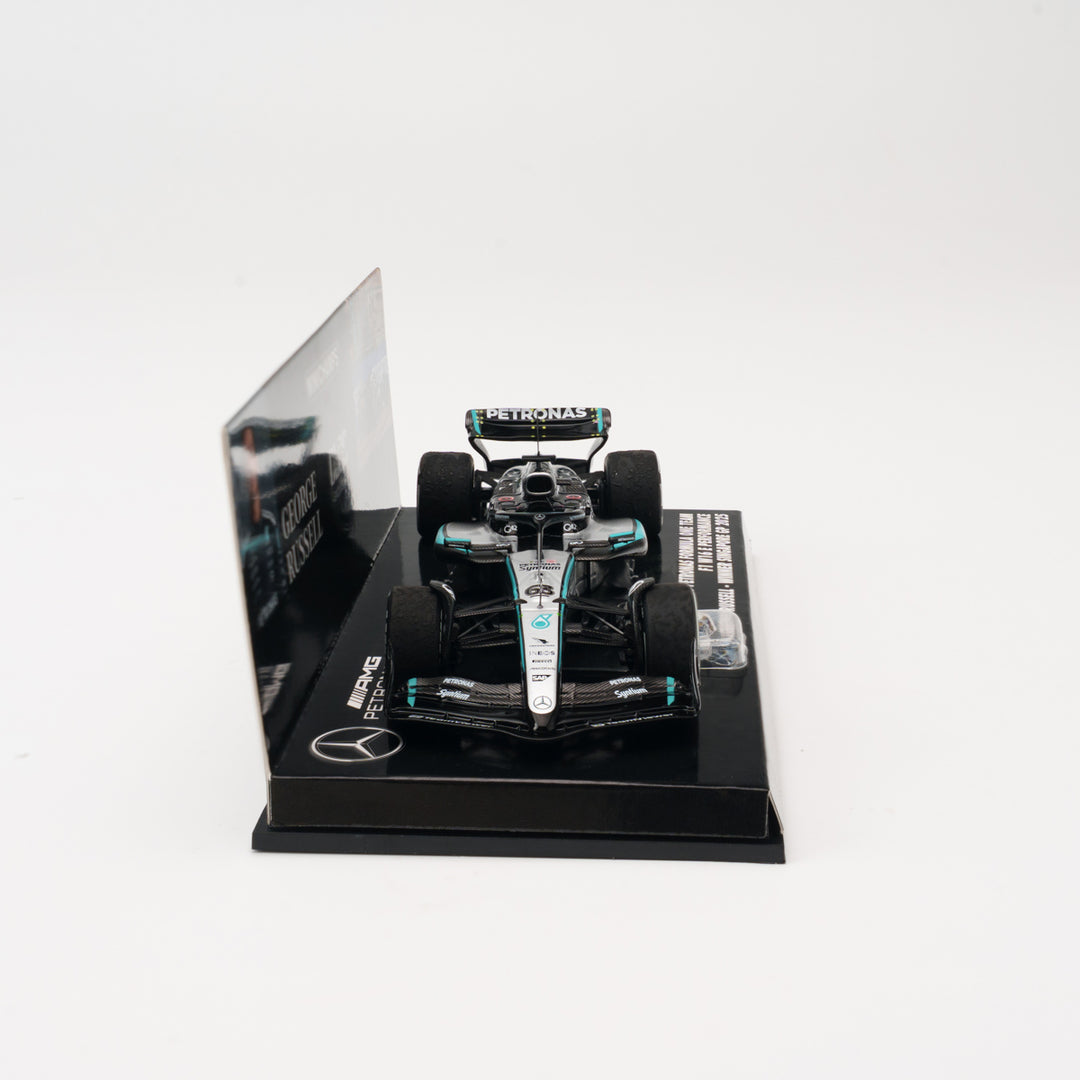 George Russell Winner Singapore GP 2025 Mercedes W16 With Figurine &amp; Pitboards- 1:43 Minichamps Model Car