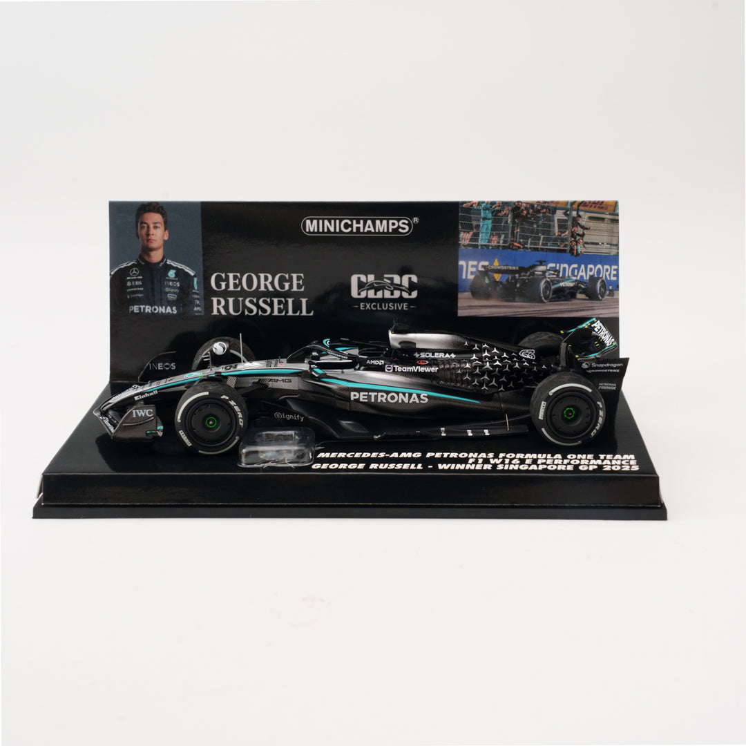 George Russell Winner Singapore GP 2025 Mercedes W16 With Figurine &amp; Pitboards- 1:43 Minichamps Model Car