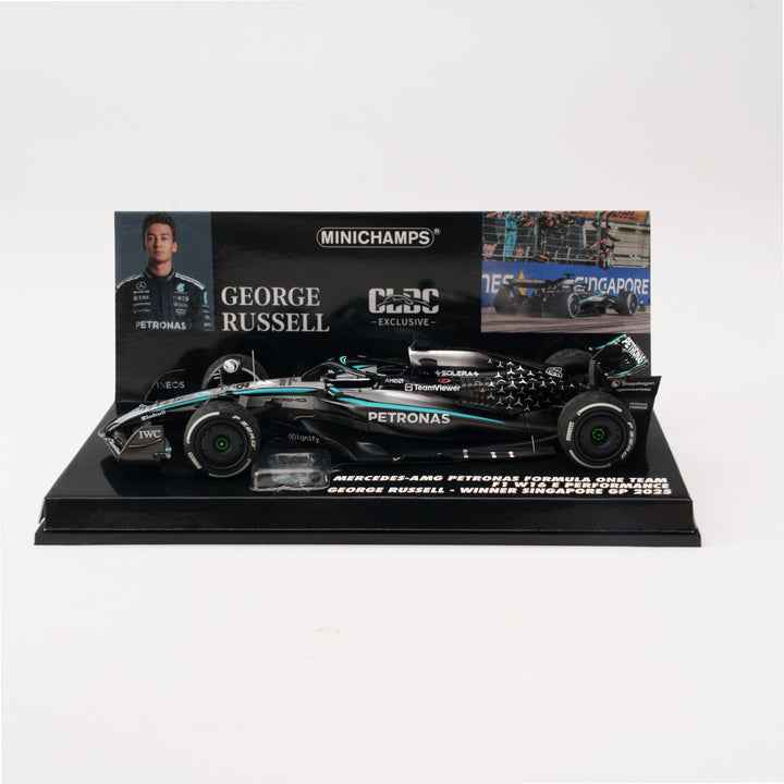 George Russell Winner Singapore GP 2025 Mercedes W16 With Figurine &amp; Pitboards- 1:43 Minichamps Model Car
