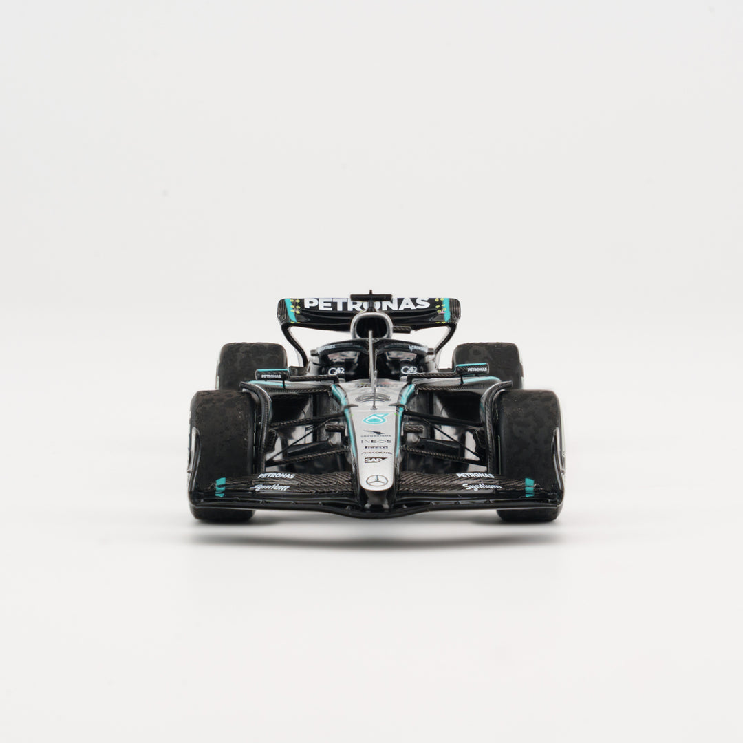 George Russell Winner Singapore GP 2025 Mercedes W16 With Figurine &amp; Pitboards- 1:43 Minichamps Model Car