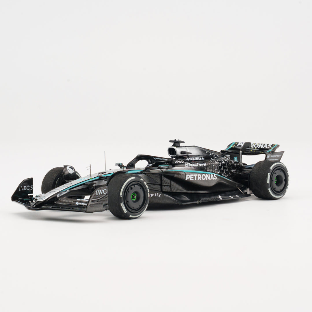 George Russell Winner Singapore GP 2025 Mercedes W16 With Figurine &amp; Pitboards- 1:43 Minichamps Model Car