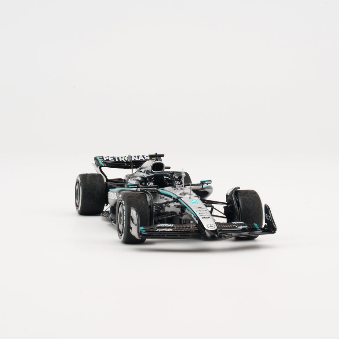 George Russell Winner Singapore GP 2025 Mercedes W16 With Figurine &amp; Pitboards- 1:43 Minichamps Model Car