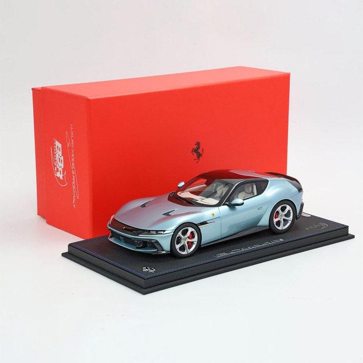 Ferrari 12 Cilindri Panoramic roof Celeste Trevi 1:18 - BBR Model Car