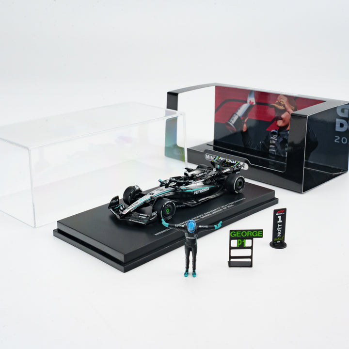 Scale 1:64 George Russell Winner Canada GP 2025 Mercedes W16 With T Pose Figurine &amp; Pitboards- 1:64 Minichamps Model Car