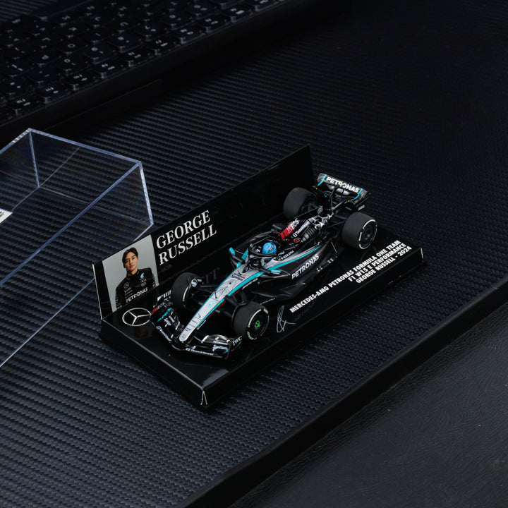 George Russell – 2024 Season W15 E Mercedes F1 team – Minichamps Model Car