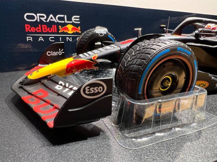 RED BULL RACING RB19 - MAX VERSTAPPEN - WINNER DUTCH GP 2023 1:18 Model car - Minichamps