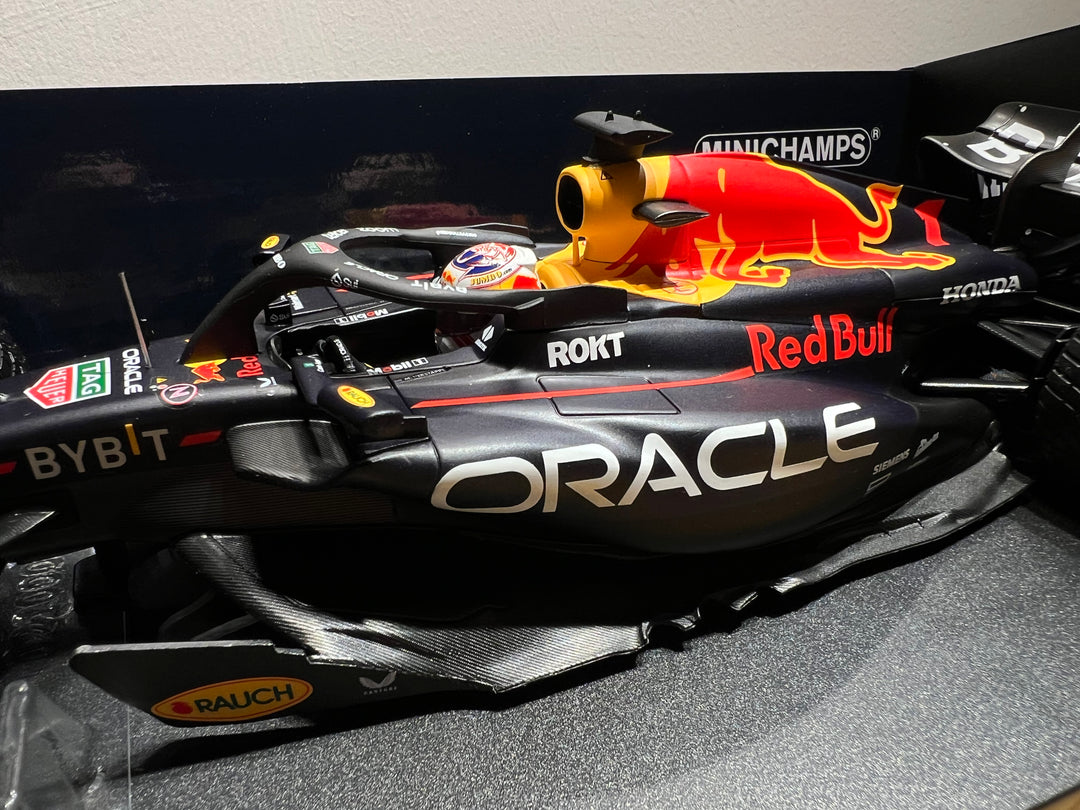 RED BULL RACING RB19 - MAX VERSTAPPEN - WINNER DUTCH GP 2023 1:18 Model car - Minichamps