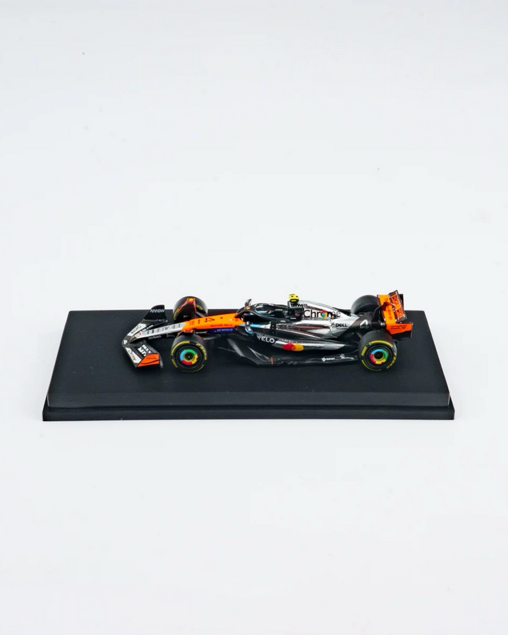 Scale 1:64 Lando Norris Winner British GP 2025 McLaren MCL39 With Figurine &amp; Pitboards- 1:64 Minichamps Model Car