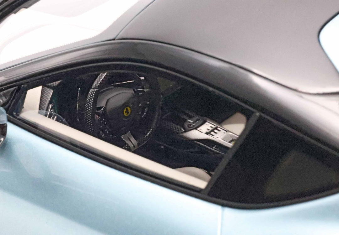 Ferrari 12 Cilindri Panoramic roof Celeste Trevi 1:18 - BBR Model Car