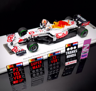 Max Verstappen Red Bull F1 RB16B Turkish GP 2021 Special Figure Edition 1:43 Spark Model Car