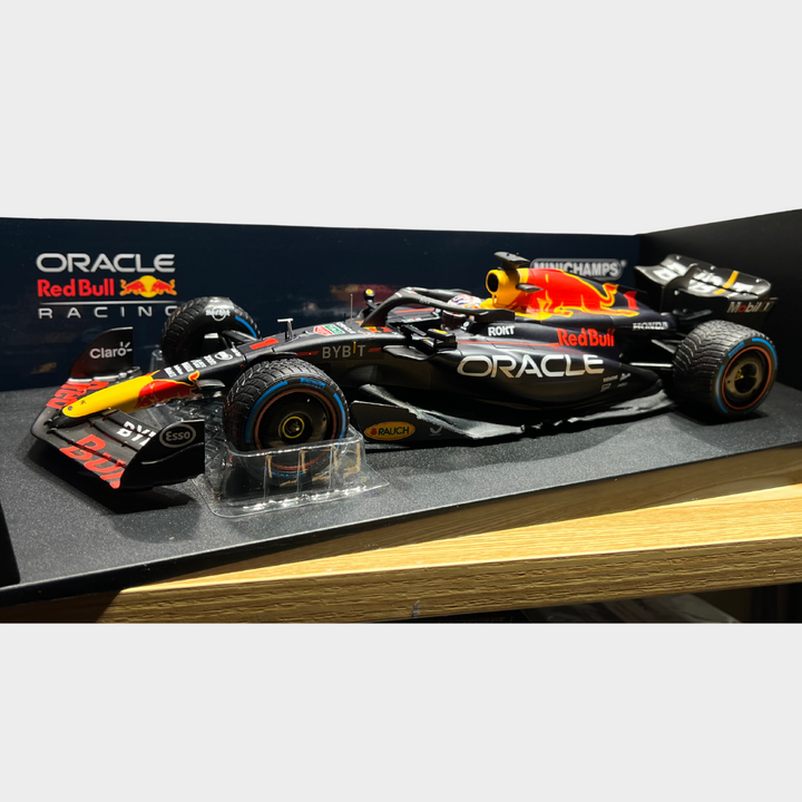 RED BULL RACING RB19 - MAX VERSTAPPEN - WINNER DUTCH GP 2023 1:18 Model car - Minichamps