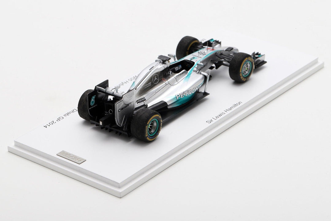 Lewis Hamilton Abu Dhabi GP 2014 World Champion Mercedes F1 W05 (With Pit Board & Figurine ) Model Car - Spark Model