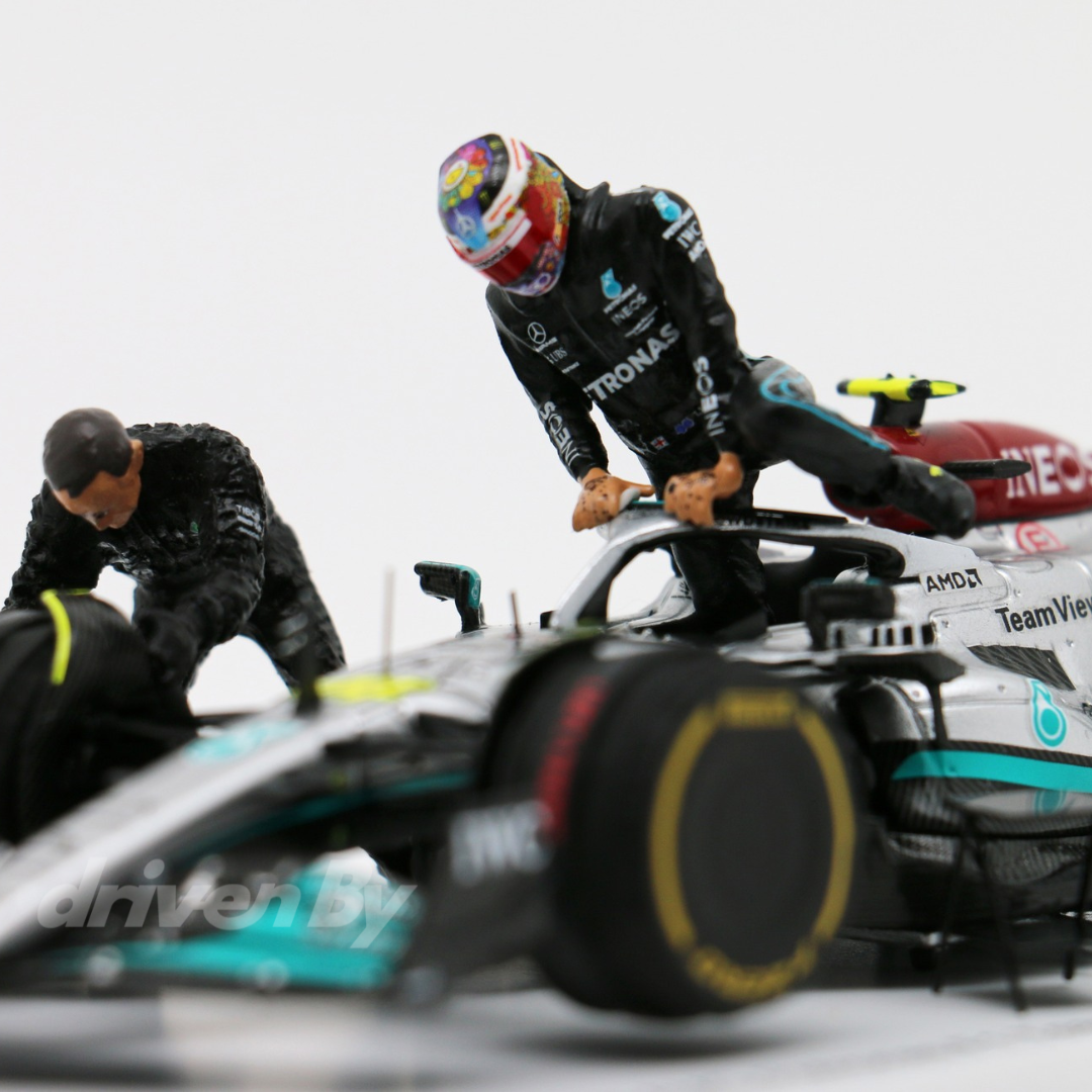 Lewis Hamilton Mercedes F1 W13 E - Japanese GP 2022 Special Edition 1:43 Spark Model Car