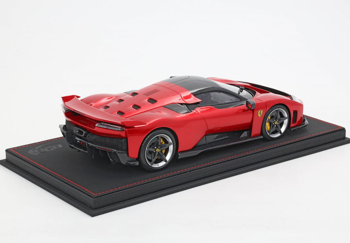 Ferrari F80 carbon optional Rosso Supercar 1:18 - BBR Model Car