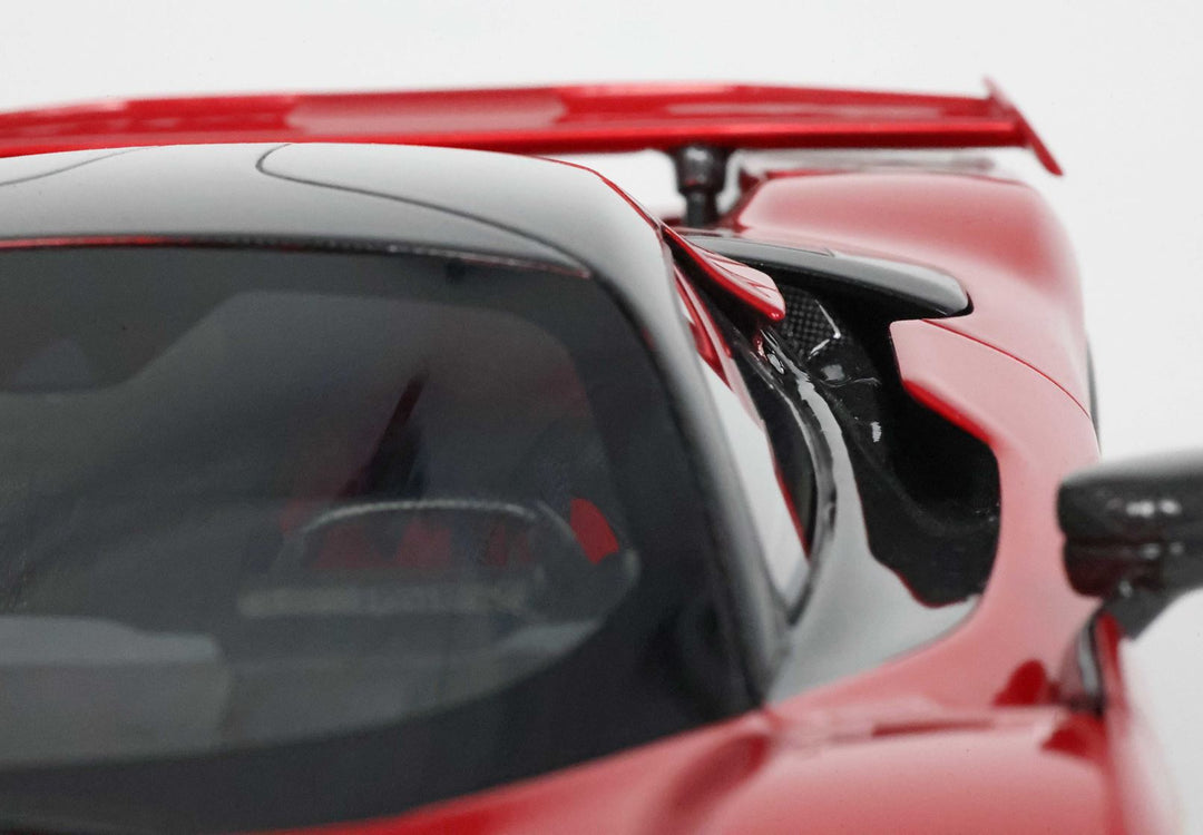 Ferrari F80 carbon optional Rosso Supercar 1:18 - BBR Model Car