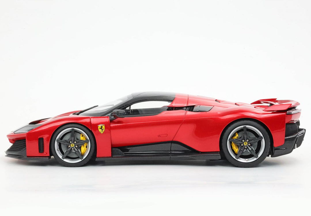 Ferrari F80 carbon optional Rosso Supercar 1:18 - BBR Model Car
