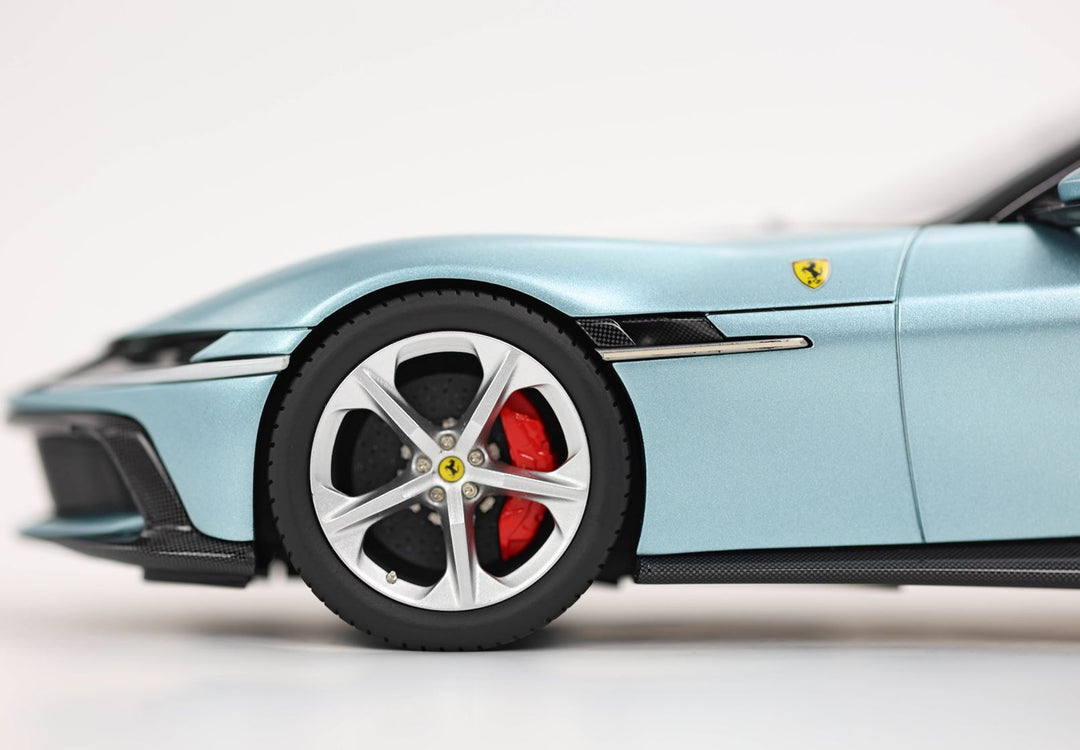 Ferrari 12 Cilindri Panoramic roof Celeste Trevi 1:18 - BBR Model Car