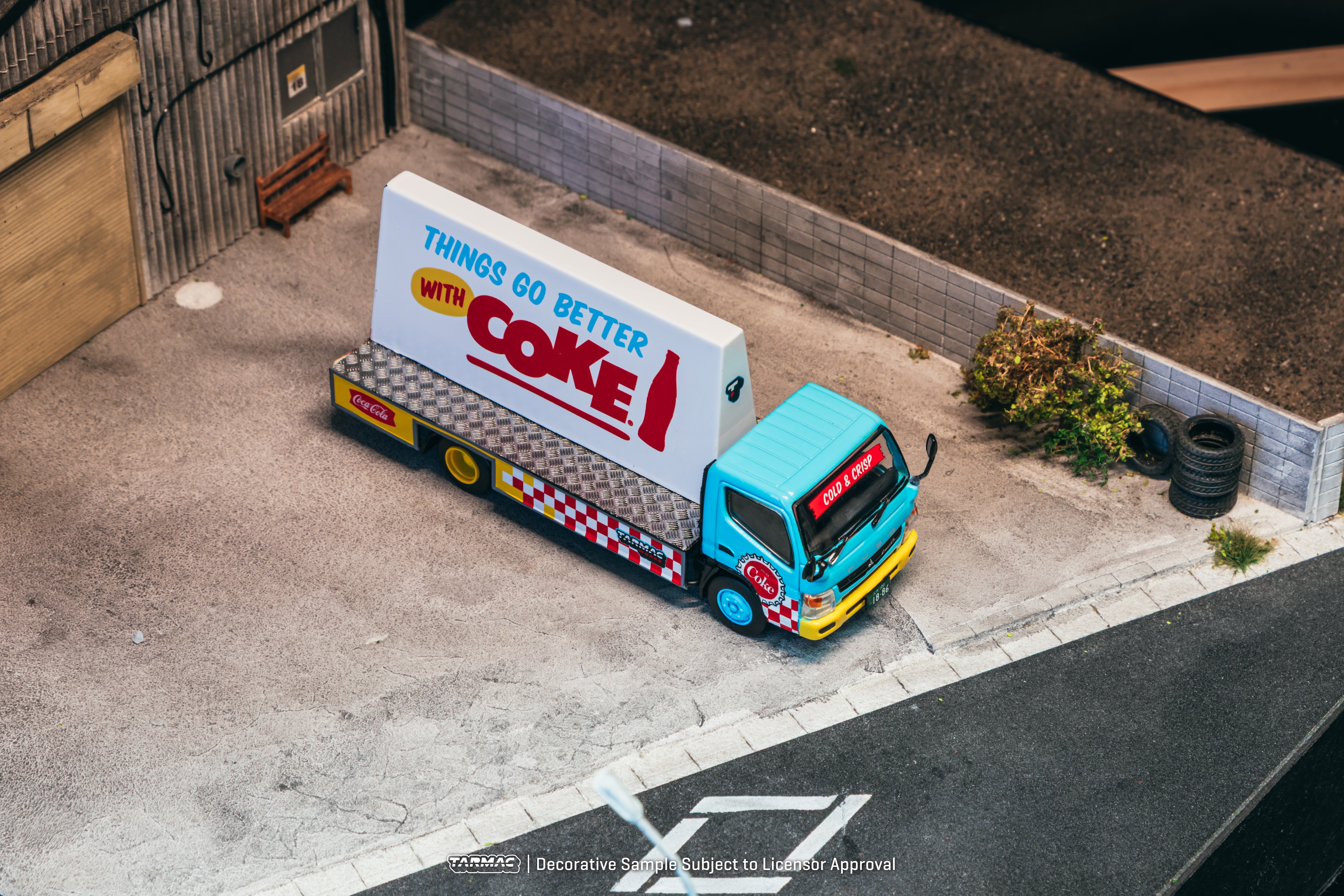 Scale 1:64 Mitsubishi Fuso Canter Advertisement Truck COCA-COLA