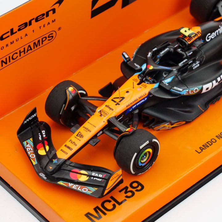 Lando Norris Abu Dhabi GP 2025 World Champion McLaren MCL39 With Figurine &amp; Pitboards - Minichamps Model Car 1:43-1:18-1:12 Scale