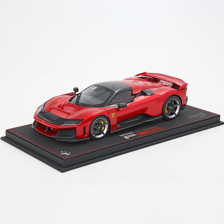 Ferrari F80 carbon optional Rosso Supercar 1:18 - BBR Model Car